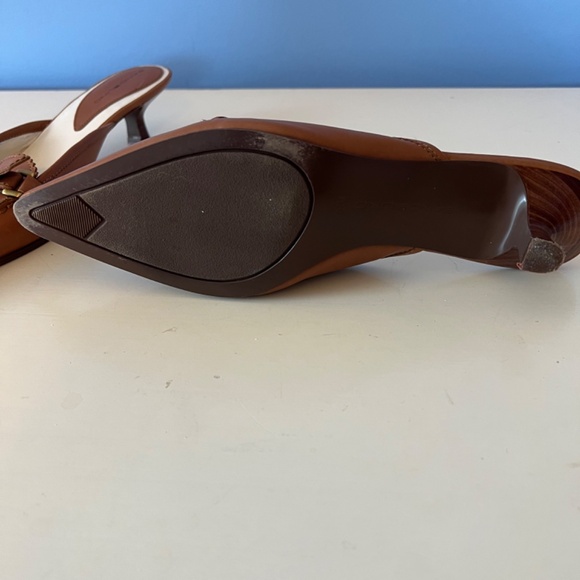 Women’s Bandolino Leather Kitten Heels (like new in box) - Picture 4 of 5